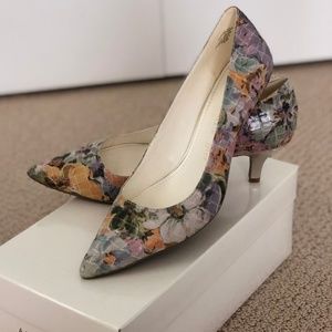 Ann Klein Floral Pump Size 6.5